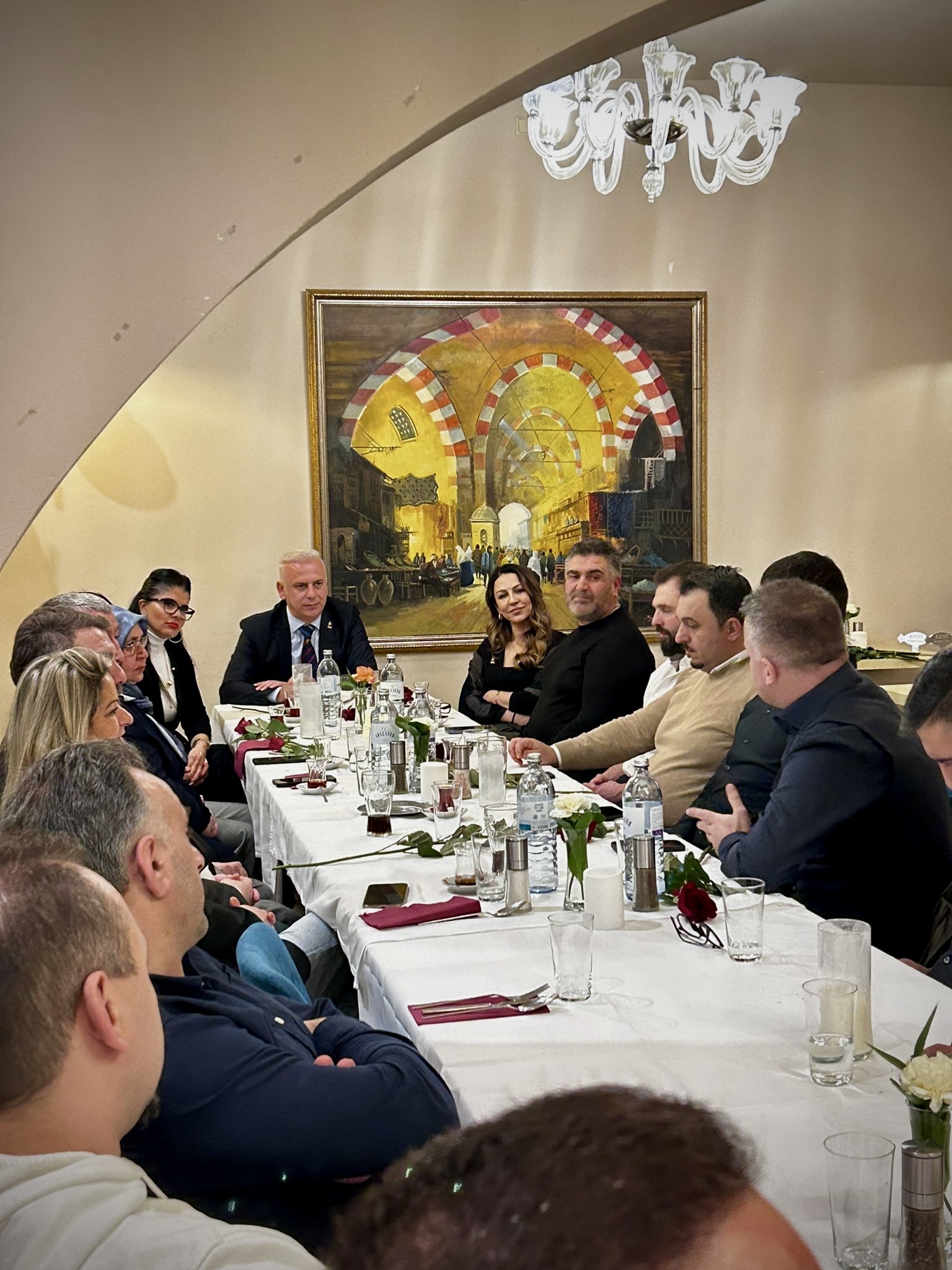 Gesprächsrunde am gemeinsamen Tisch